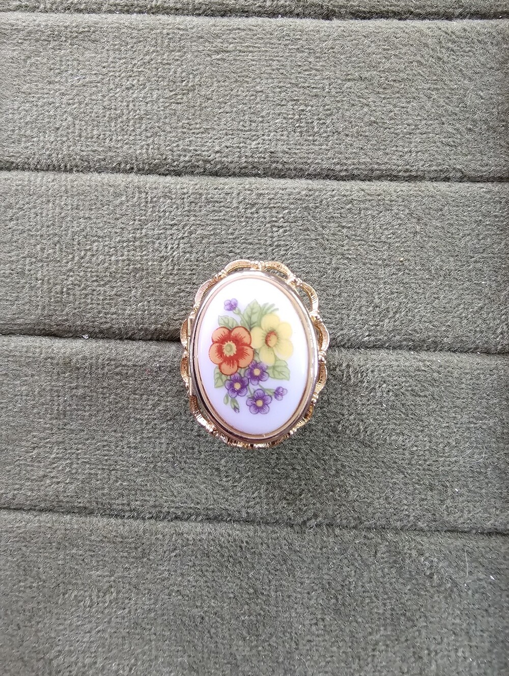 Vintage Avon Ring Size 4/5